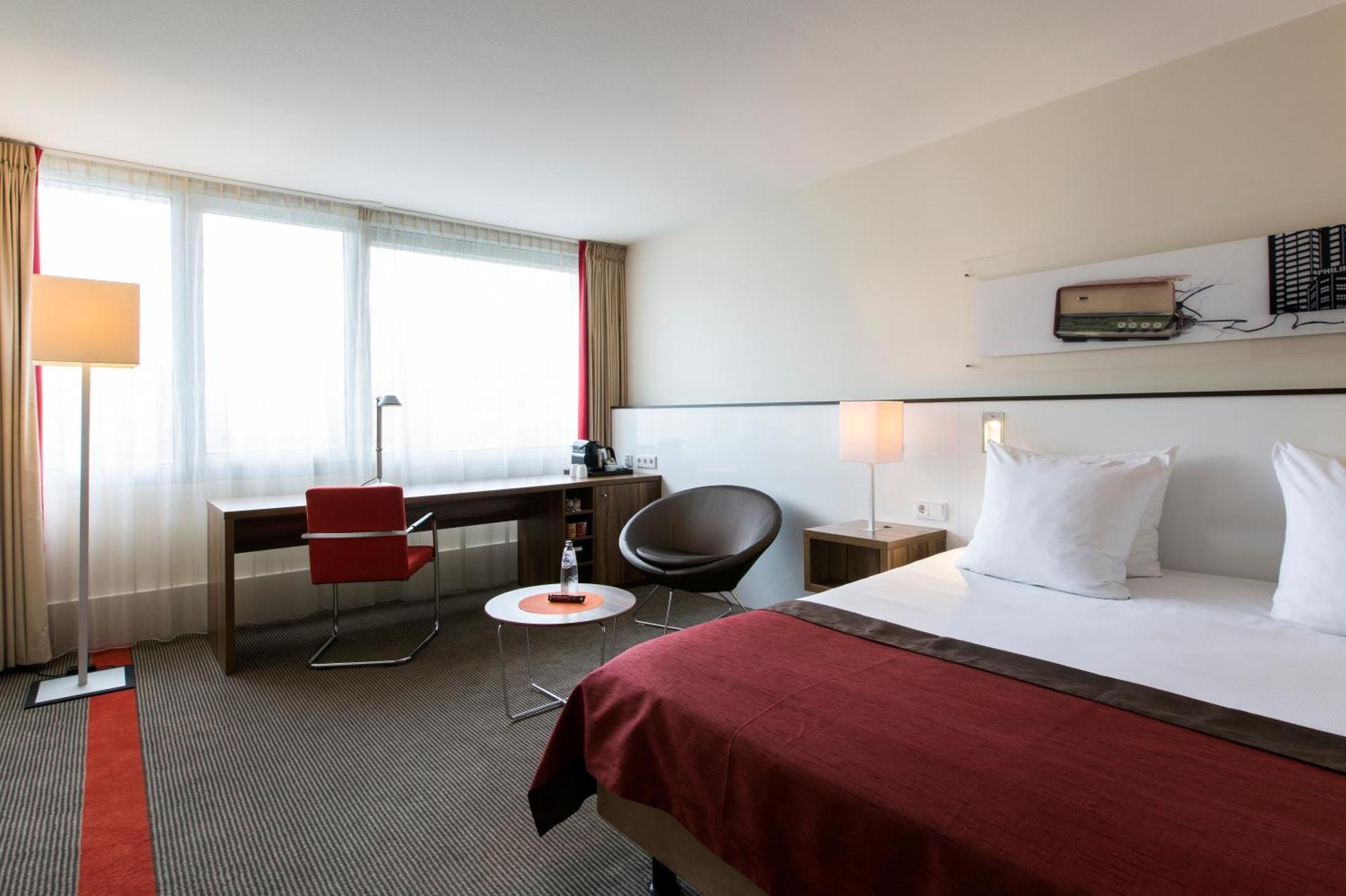 Holiday Inn Eindhoven Centre By Ihg Esterno foto