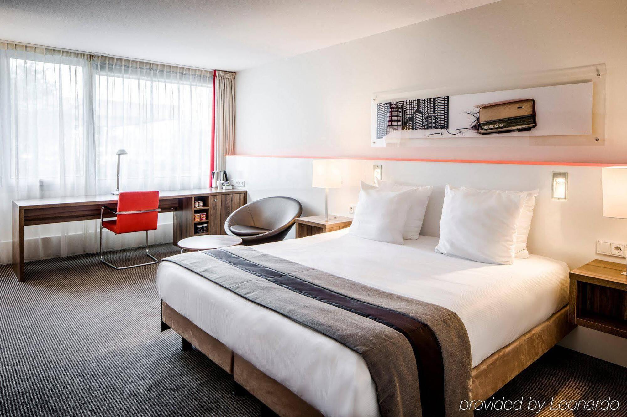Holiday Inn Eindhoven Centre By Ihg Esterno foto